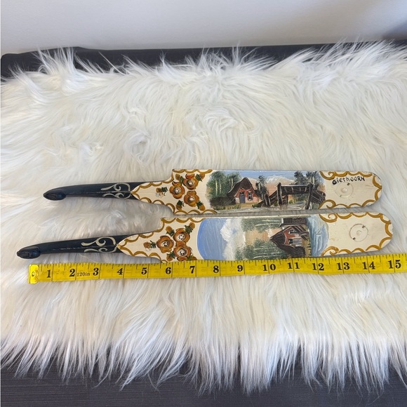 Decorative Hand-Painted Wooden Skate blades - Picture 4 of 7